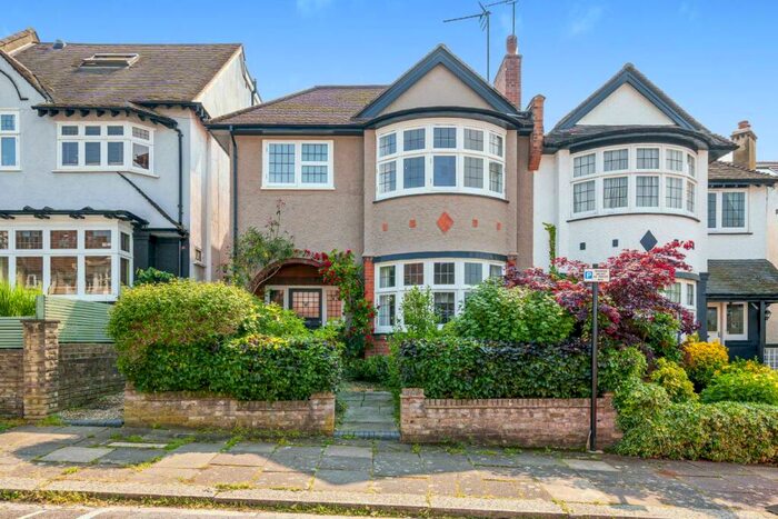 6 Bedroom Semi-Detached House For Sale In Elgin Road, Alexandra Park, N22