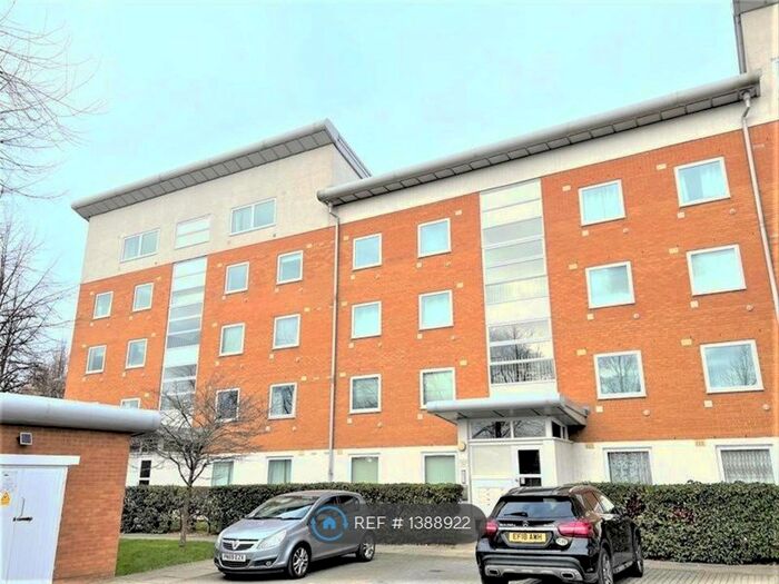 3 Bedroom Flat To Rent In Felixstowe Court, London, E16