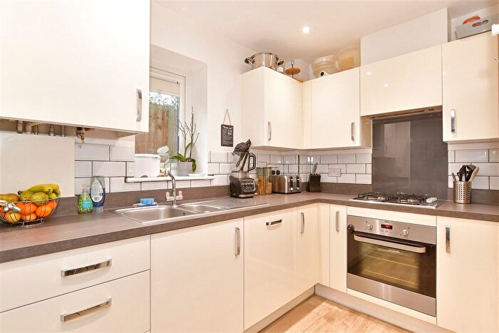 2 Bedroom Flat For Sale In Smedley Road, Faversham, Kent, ME13