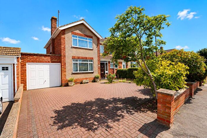3 Bedroom Semi-Detached House For Sale In Lodge Road, Rushden, NN10