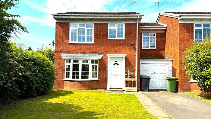 4 Bedroom Link Detached House For Sale In Heron Close, Worcester, WR2