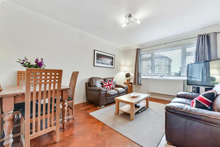 2 Bedroom Apartment To Rent In Nightingale Lane, Clapham South, SW12