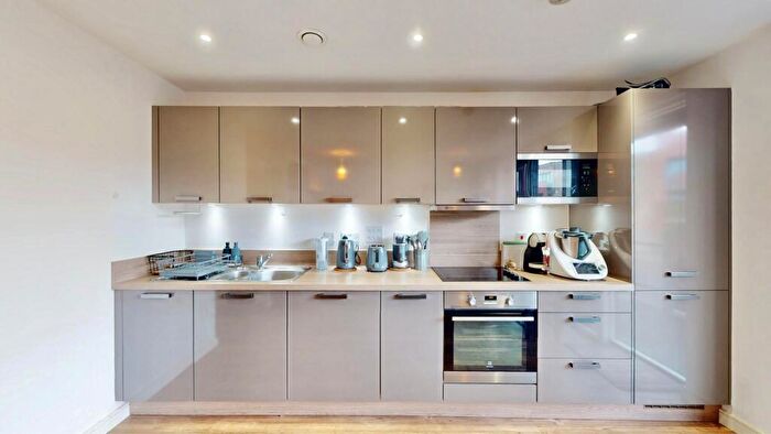 1 Bedroom Apartment For Sale In Blackthorn House, Blondin Way, London, SE16