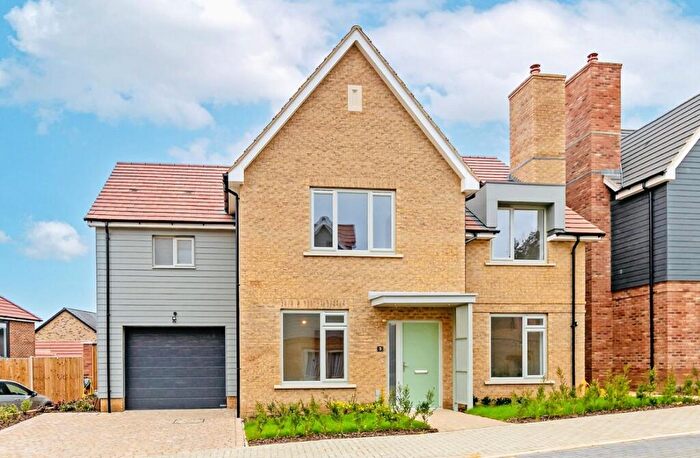 5 Bedroom Detached House For Sale In Chequer Tree Way, Maulden, MK45