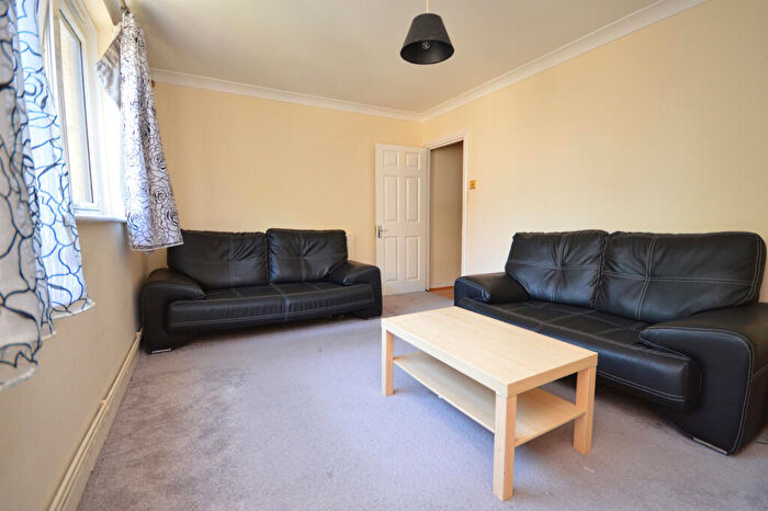 2 Bedroom Flat To Rent In Glengall Grove, Poplar, E14