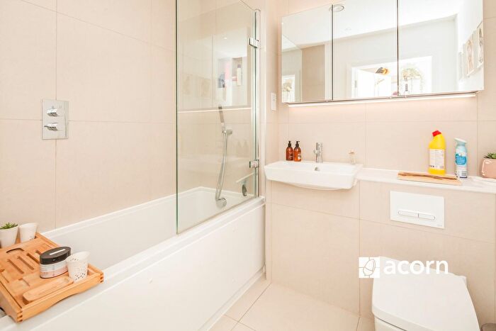 2 Bedroom Flat To Rent In Camberwell Road, London, SE5