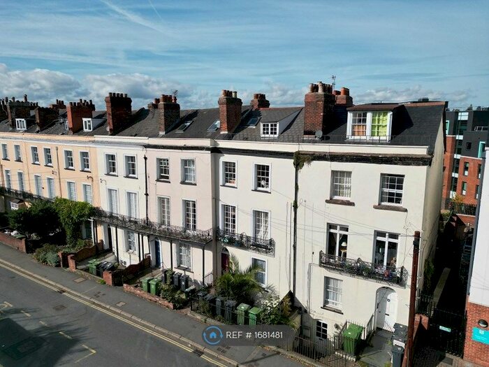 2 Bedroom Flat To Rent In Old Tiverton Road, Exeter, EX4