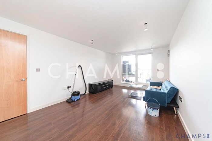 3 Bedroom Flat To Rent In Yeomen Street, London, SE8