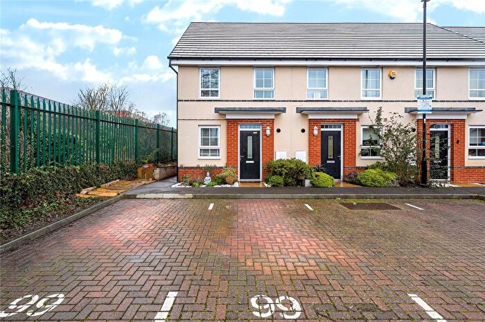 2 Bedroom End Terrace House For Sale In James Road, Basingstoke, Hampshire, RG21