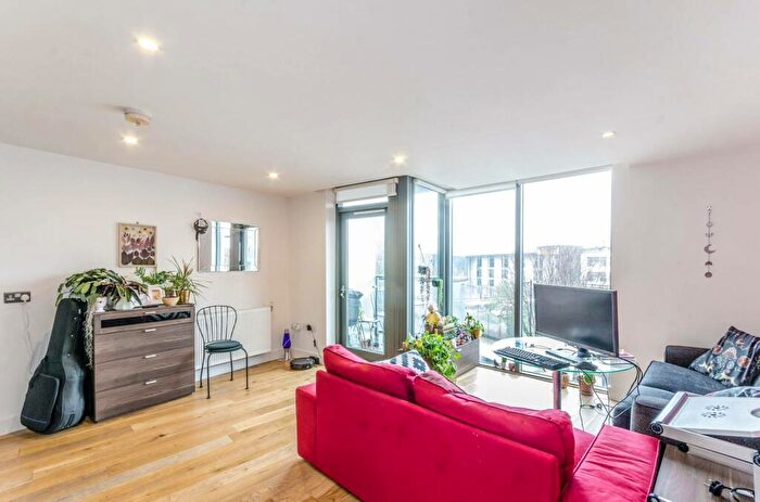1 Bedroom Flat To Rent In Packington Street, Islington, London, N1