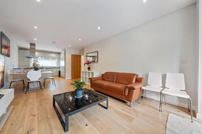 2 Bedroom Flat To Rent In Waterfront Apartments, Little Venice, W9