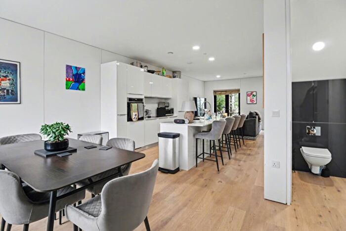 3 Bedroom Town House For Sale In Guest Street, Manchester, M4