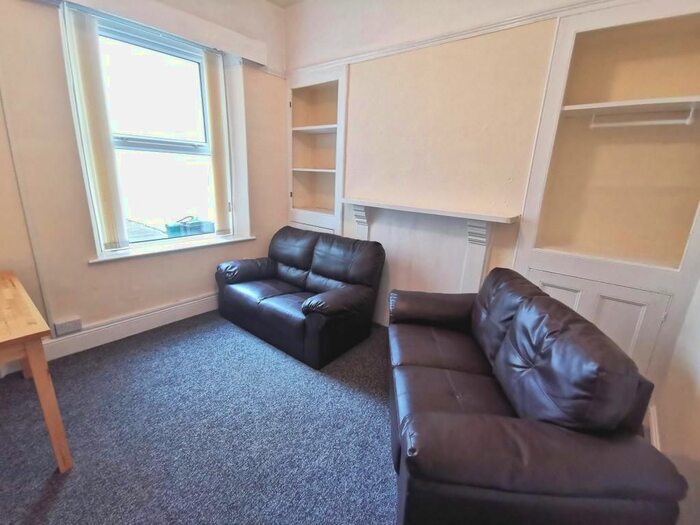 5 Bedroom Barn Conversion To Rent In Malvern Terrace, Brynmill, Swansea, SA2
