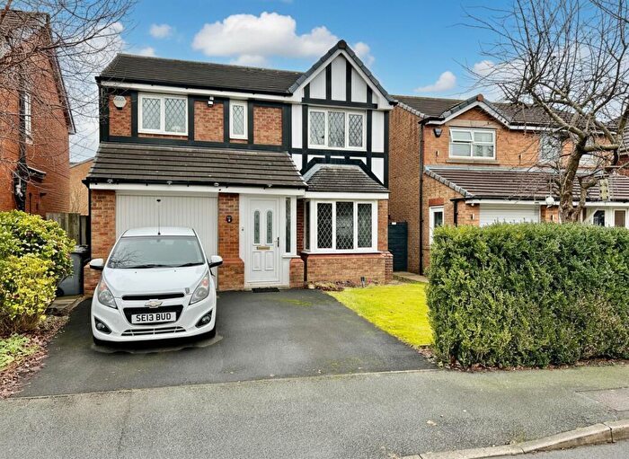 4 Bedroom Detached House For Sale In Bank House Close, Tyldesley, M29