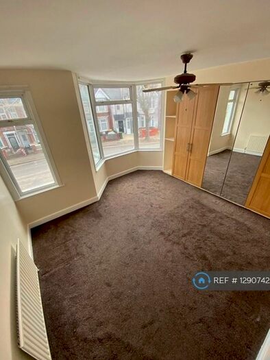 5 Bedroom Semi-Detached House To Rent In Hatherley Gardens, London, E6