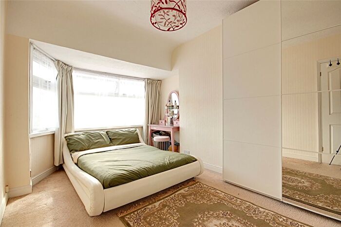 3 Bedroom Terraced House For Sale In Hoe Lane, Enfield, EN1