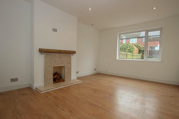 3 Bedroom Town House To Rent In Eccleshill Gardens, Darwen, BB3