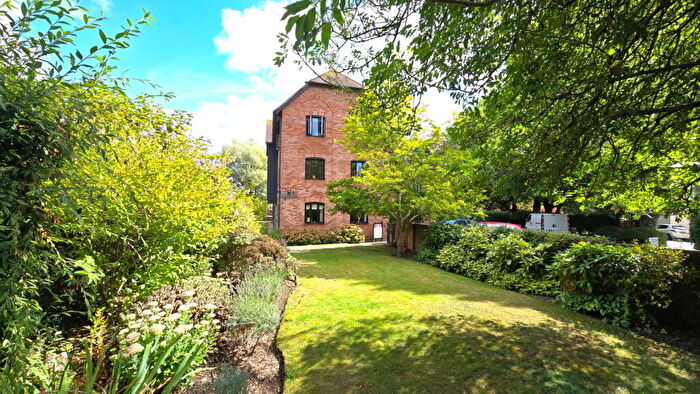 2 Bedroom Flat For Sale In Town Mills, West Mills, Newbury, RG14