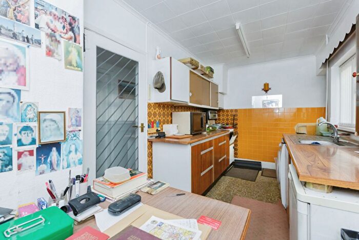 2 Bedroom Bungalow For Sale In The Fairway, Blaby, Leicester, Leicestershire, LE8