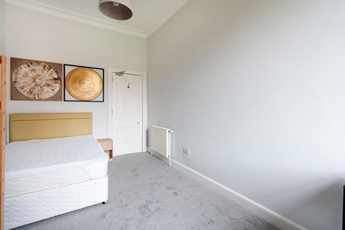 2 Bedroom Flat To Rent In Bruntsfield Gardens, Edinburgh, EH10