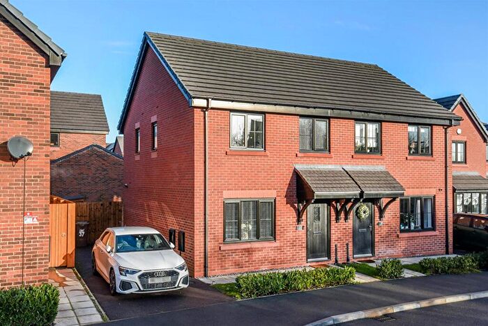 3 Bedroom Semi Detached House For Sale In Silk Mill Street, Worsley, Manchester, M28