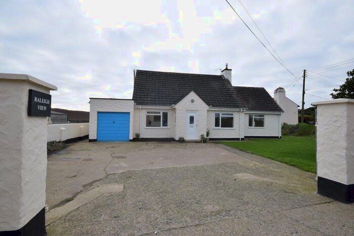 3 Bedroom Property To Rent In Eastleigh, Bideford EX39