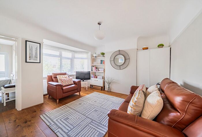 2 Bedroom Maisonette For Sale In Leith Close, London, NW9