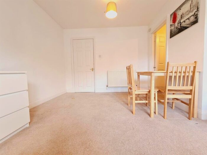 1 Bedroom Flat To Rent In Regents Park Road, London, N3