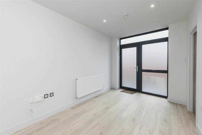 1 Bedroom Flat To Rent In The Grove, Slough, SL1