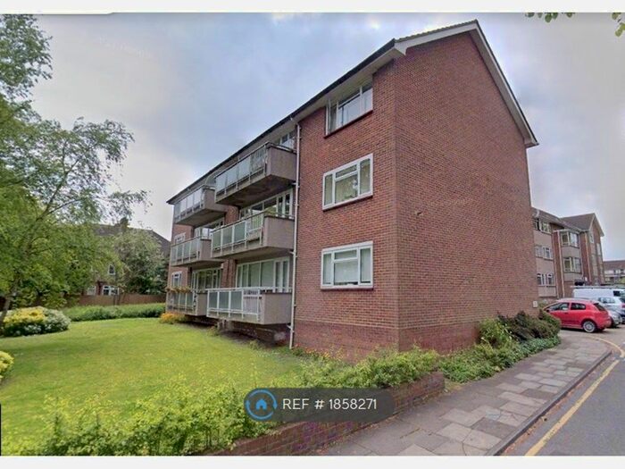 2 Bedroom Flat To Rent In Alexandra Court, London, N14
