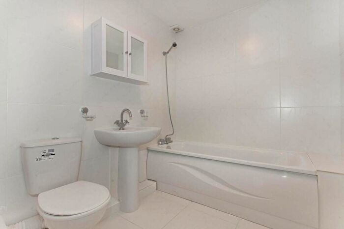 1 Bedroom Flat To Rent In Verney Road, South Bermondsey, London, SE16