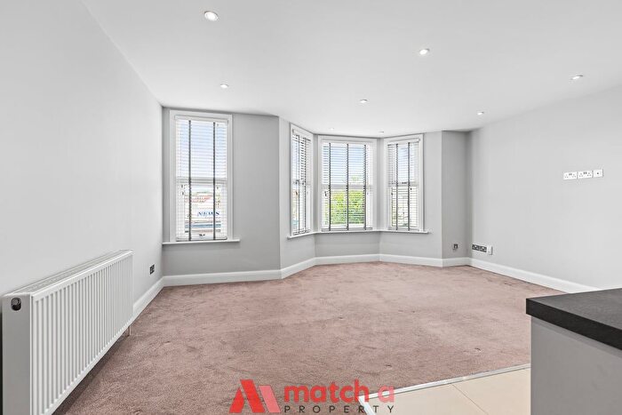 2 Bedroom Flat To Rent In Northfield Avenue, Ealing, London, W13