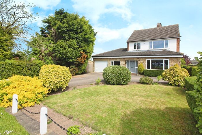 4 Bedroom Detached House For Sale In Finkle Hill, Sherburn In Elmet, Leeds, LS25