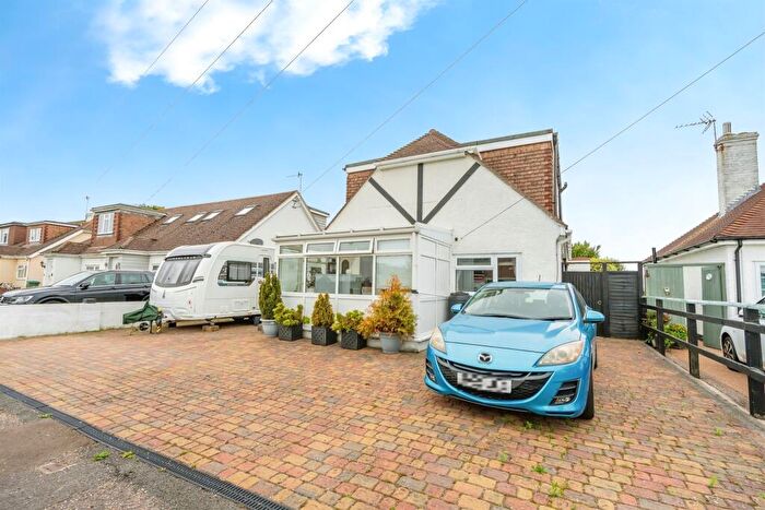 3 Bedroom Chalet For Sale In Lincoln Avenue, Bognor Regis, PO21