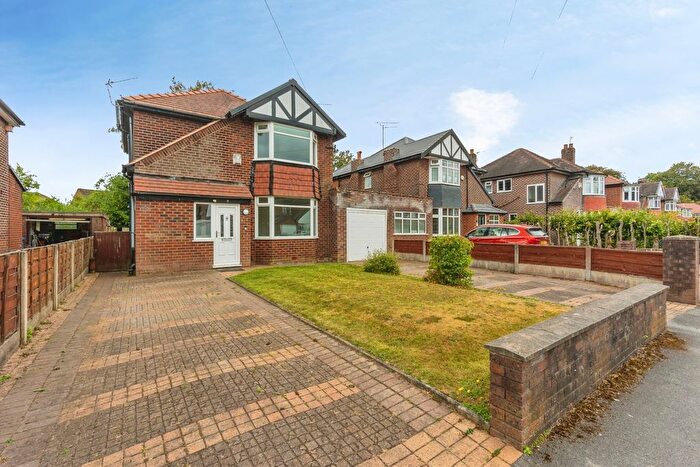 3 Bedroom Link Detached House For Sale In Greenway Close, Sale, Greater Manchester, M33