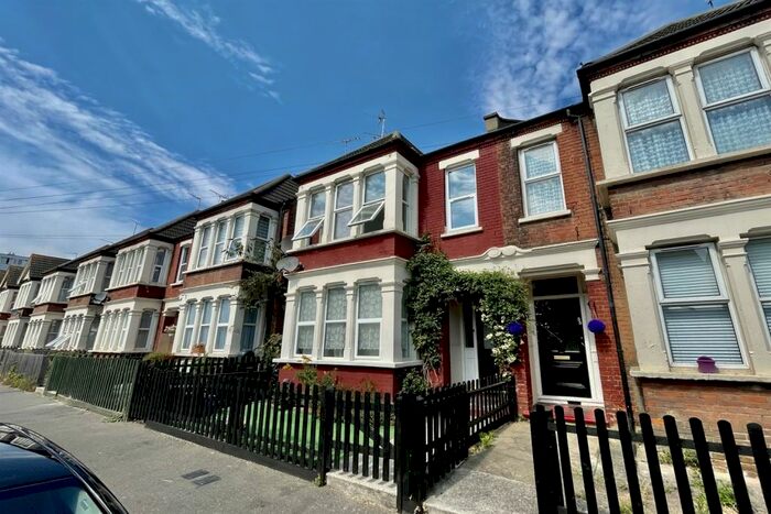 3 Bedroom Flat To Rent In A Whitegate Road, Essex, SS1