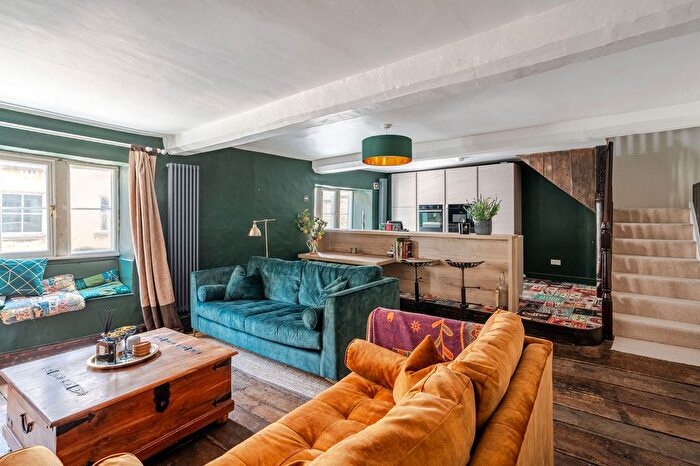 2 Bedroom Flat For Sale In Long Street, Tetbury, GL8