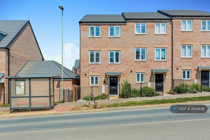 4 Bedroom Terraced House To Rent In Driver Way, Wellingborough, NN8