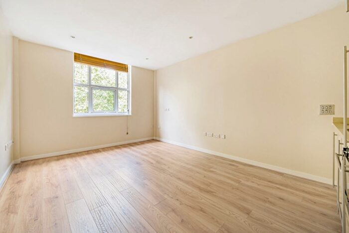 Studio To Rent In Bromyard Avenue, Acton, London, W3