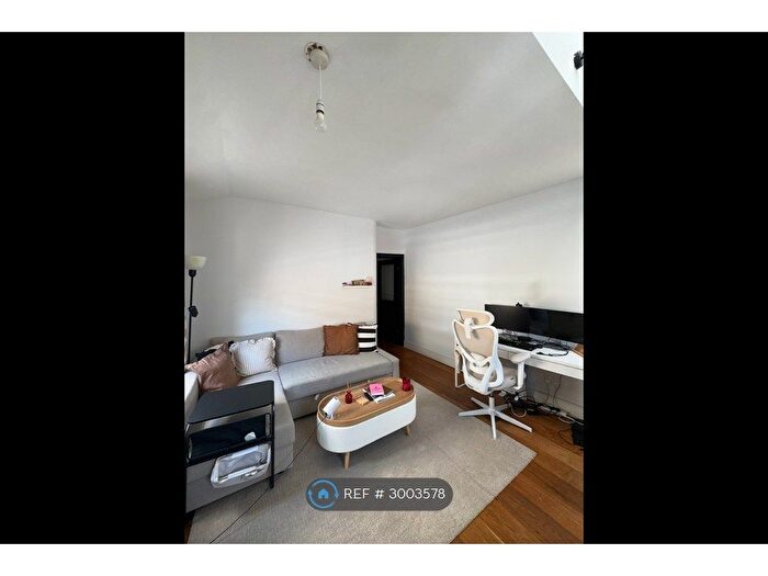 1 Bedroom Flat To Rent In Ormiston Grove, London, W12