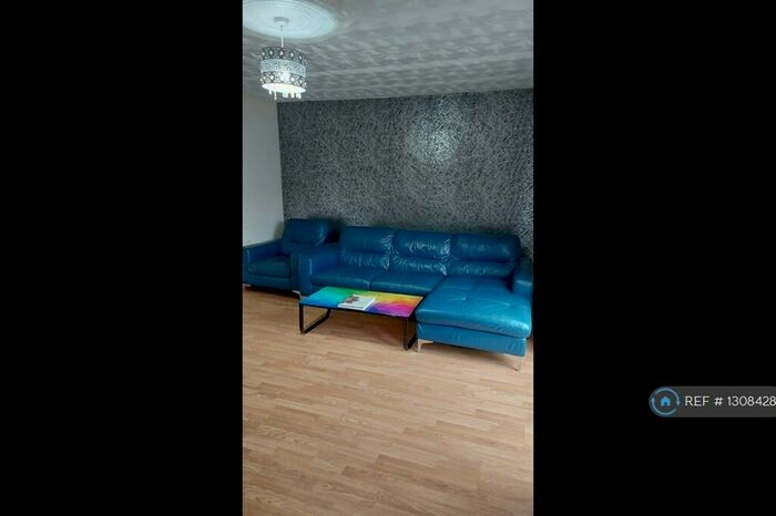 4 Bedroom End Of Terrace House To Rent In Oatlands Drive, Slough, SL1