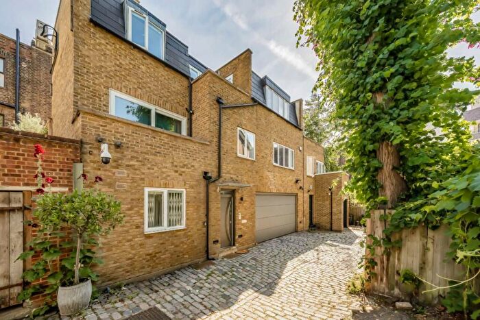 4 Bedroom House For Sale In Cobham Mews, Camden Town, NW1