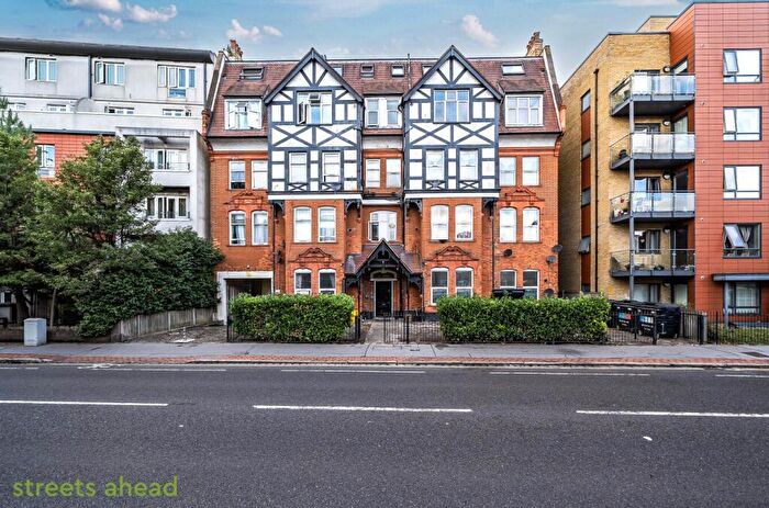 2 Bedroom Apartment To Rent In Park Lane, Croydon, CR0