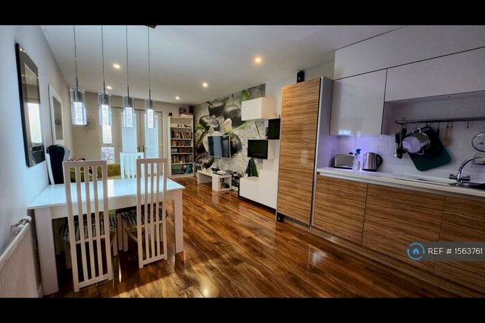 2 Bedroom Flat To Rent In Lear House, Mitcham, CR4