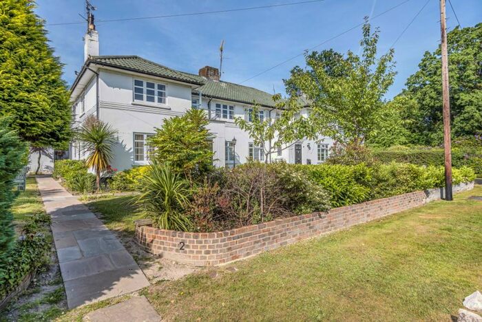 2 Bedroom Maisonette To Rent In Broomfield Park, Sunningdale, SL5