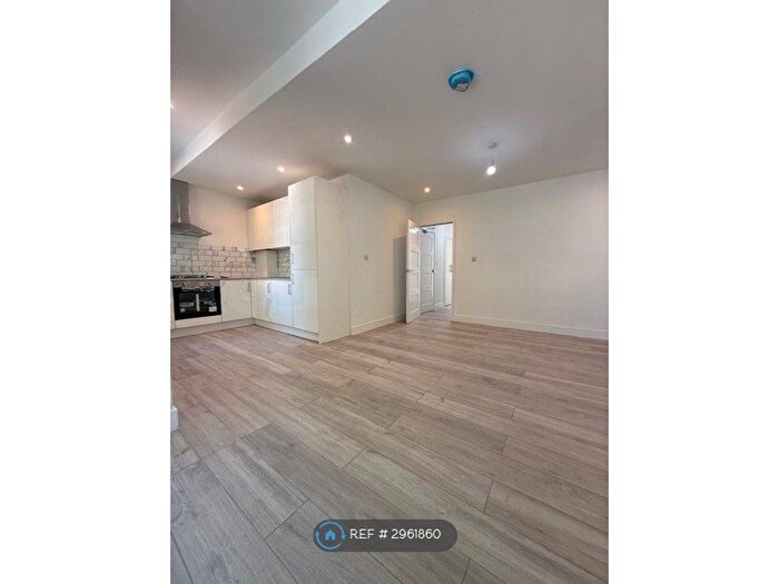 2 Bedroom Flat To Rent In St. James Road, Sutton, SM1