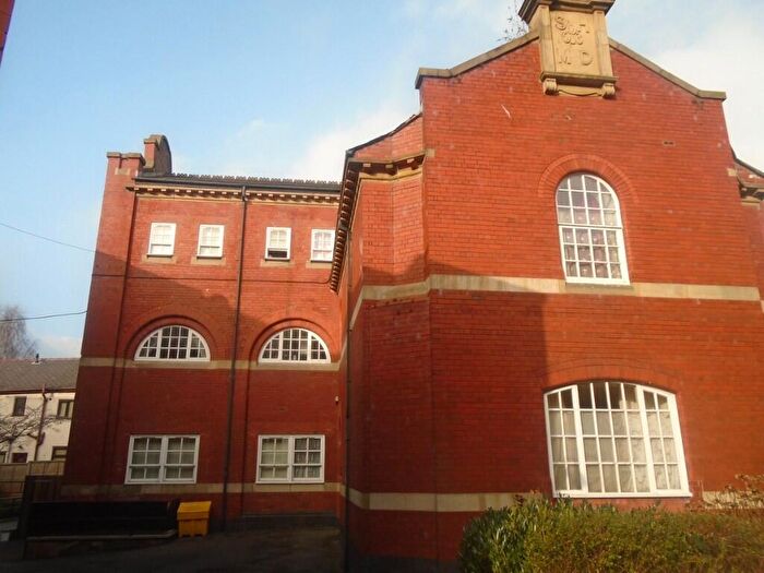 2 Bedroom Flat To Rent In For People Over In Employment: Waterloo Road, Stalybridge, Greater Manchester, SK15