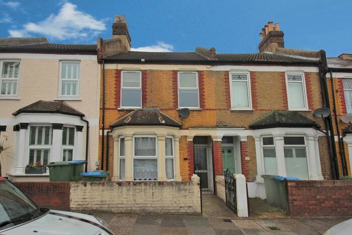 3 Bedroom Property To Rent In Basildon Road, London, SE2