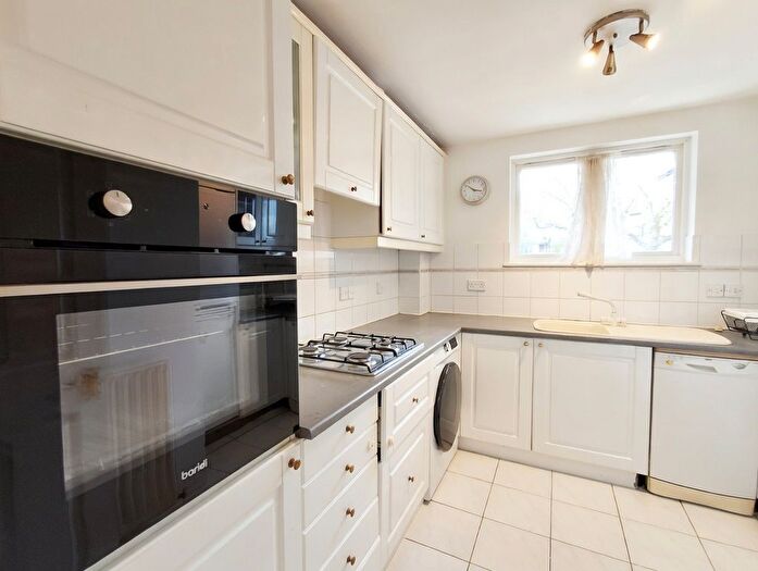 2 Bedroom Flat To Rent In Woodside Grange, Woodside Park, London, N12
