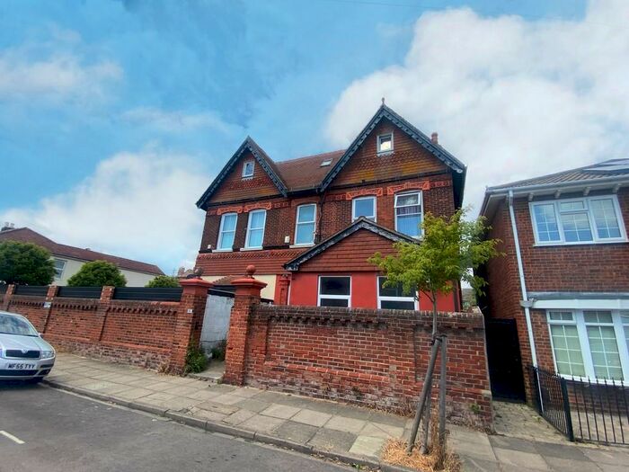 5 Bedroom Semi-Detached House To Rent In Edmund Road, Southsea, PO4